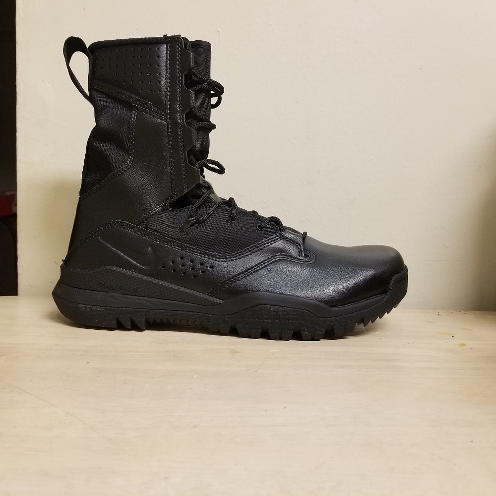Nike AO7507-001 SFB Field 2 8' BootsTriple Black M